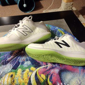 New Balance 696 V4 Tennis/Pickleball/Walking size men's 7EE/women's 8EE